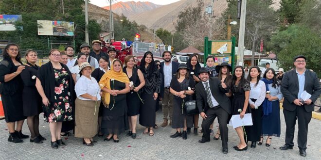 Luces, poesía y flores: el emotivo homenaje a Gabriela Mistral en Paihuano