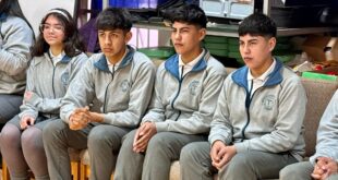Estudiantes fortalecen sus competencias digitales y ciudadanas en conversatorio intergeneracional en Coquimbo