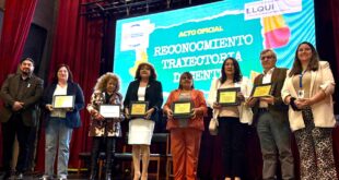 Distinguen a docentes con más de 30 años de trayectoria en La Serena