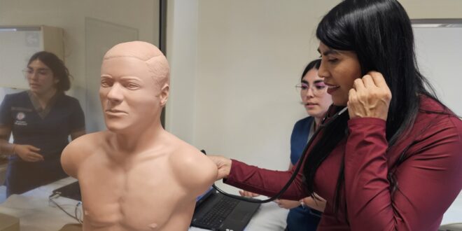 Ministra de Ciencias se mostró impresionada por labor realizada en la UCN