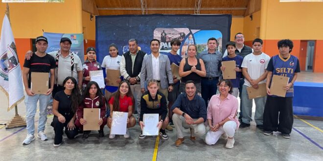 En Paihuano hacen entrega de becas a deportistas destacados