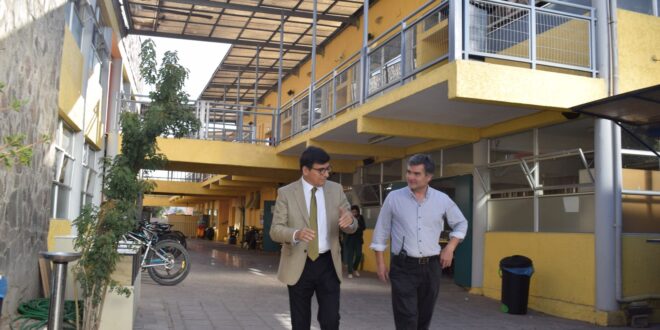 Seremi de Educación Marcelo Salvo Meneses visita el Colegio Antonio Varas
