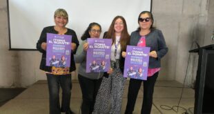 Vecinas participan en sesiones de postulación en línea para programa Mujeres Gásfiter de Aguas del Valle